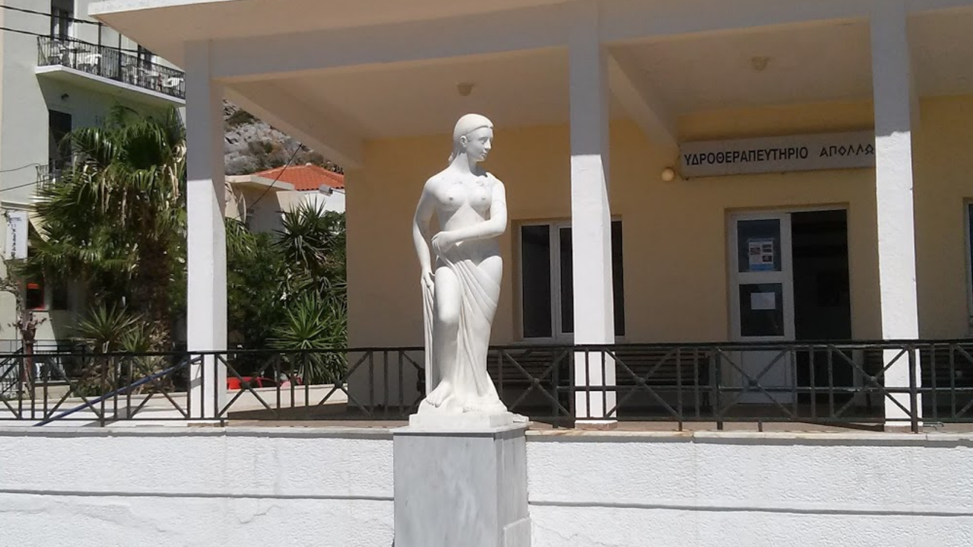 therma ikaria statue